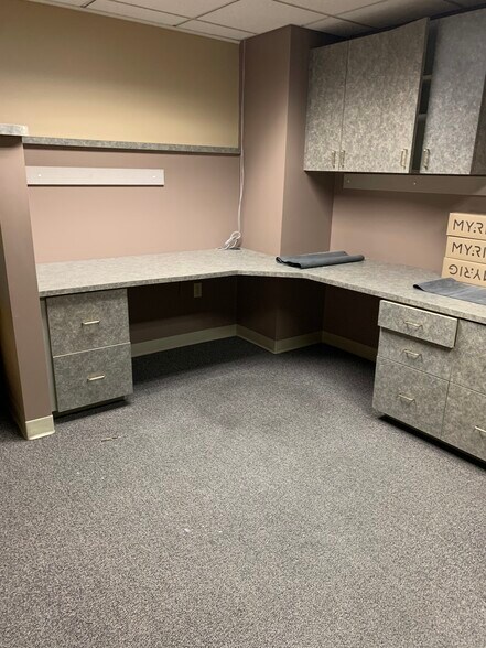 More Photos Of 1850 Cofrin Dr, Green Bay Manufacturing For Lease