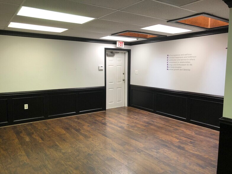 More Photos Of 11355 Pembrooke Sq, Waldorf Medical For Sale