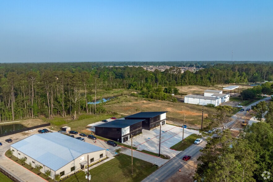 More Photos Of 32611 Tamina Rd, Magnolia Showroom For Lease