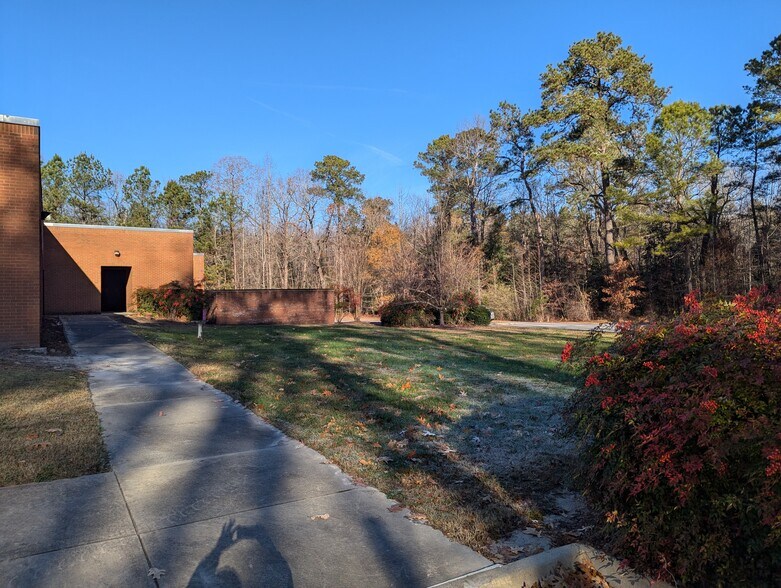 More Photos Of 34591 General Mahone Blvd, Ivor Office For Sale