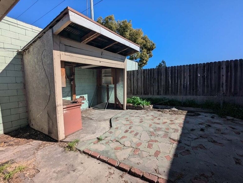 More Photos Of 702 Vesta St, Inglewood Manufacturing For Sale