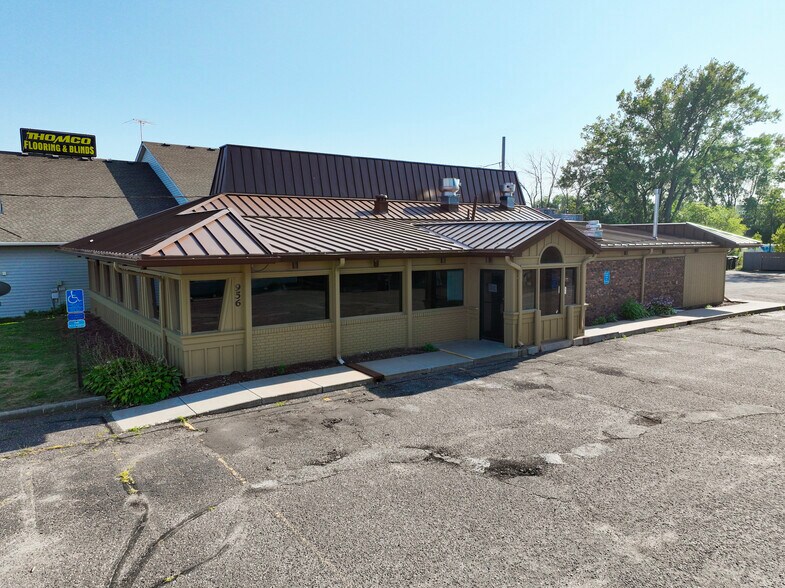 More Photos Of 956 S Lake St, Forest Lake Restaurant For Sale