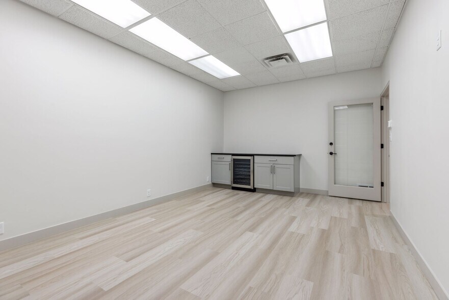 More Photos Of 295 Marie Ave E, West Saint Paul Flex For Lease