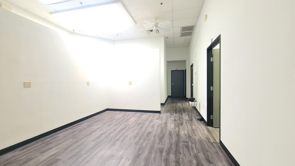 More Photos Of 15720 N Greenway-Hayden Loop, Scottsdale Office For Sale
