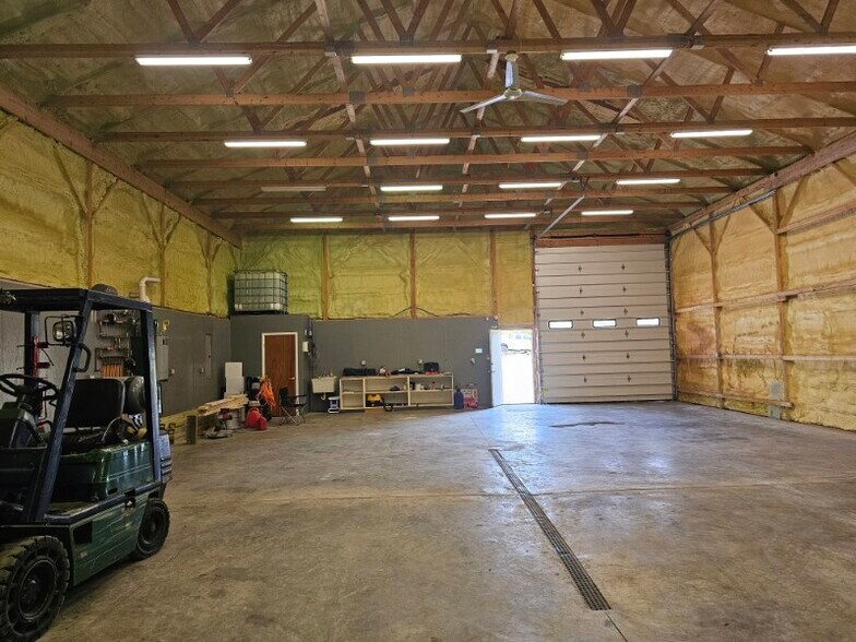 More Photos Of 12445 Hanford rd, Silver Creek Flex For Lease