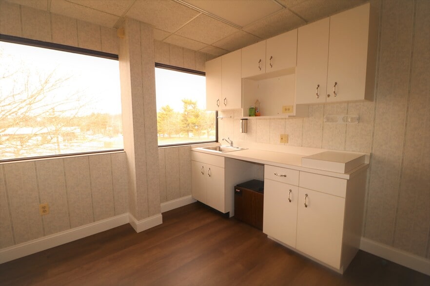 More Photos Of 401 Hamburg Turnpike, Wayne Medical For Sale