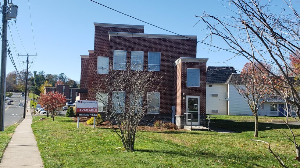 More Photos Of 27 Town Line Rd, Wethersfield Office For Lease