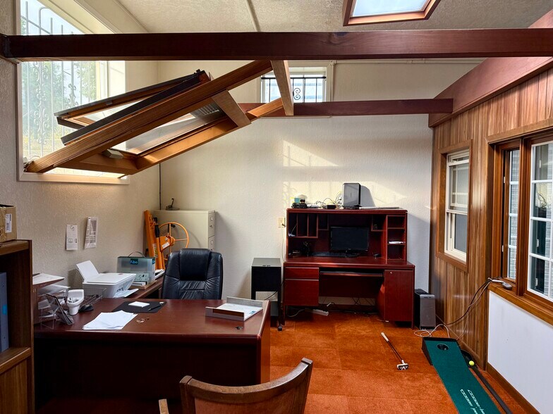 More Photos Of 8811 NE Sandy Blvd, Portland Freestanding For Sale