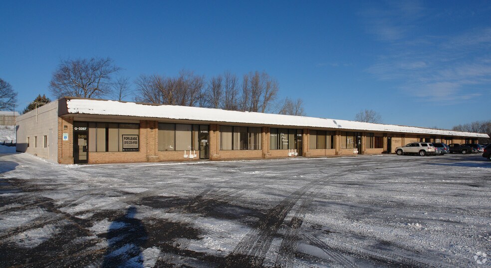 More Photos Of 3267-3289 Beecher Rd, Flint Storefront For Lease