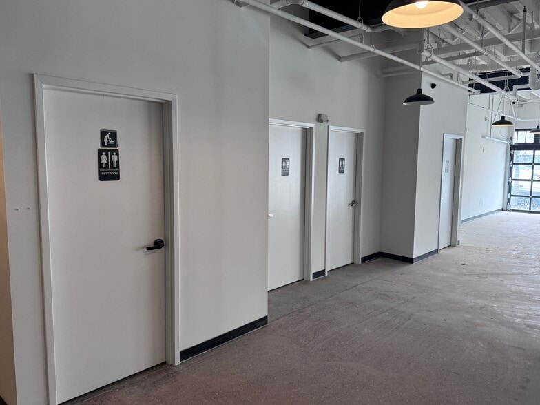 More Photos Of 5604 York Rd, Baltimore Storefront For Lease