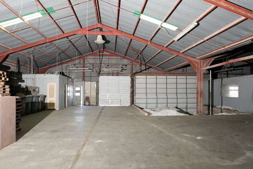 More Photos Of 2249 Lipan St, Corpus Christi Industrial For Sale