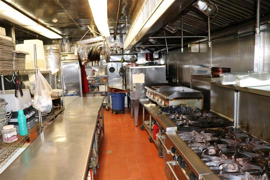 More Photos Of 1 North Ave, New Rochelle Restaurant For Lease
