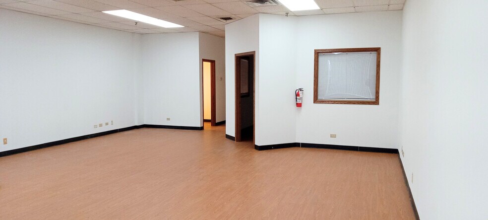 More Photos Of 1801 Hicks Rd, Rolling Meadows Office For Sale