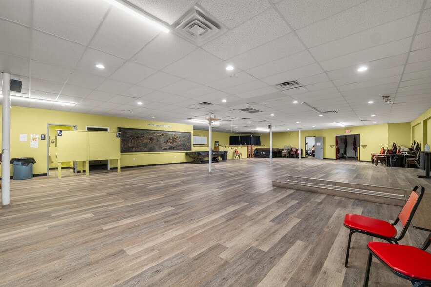 More Photos Of 2541 W Southcross Blvd, San Antonio General Retail For Lease