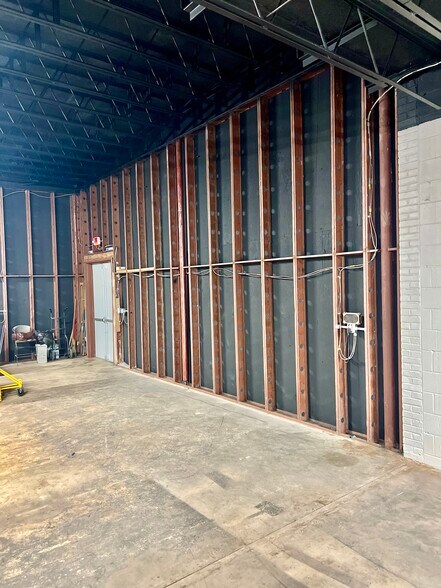 More Photos Of 100 Atlantic Ave, Ocean View Flex For Lease