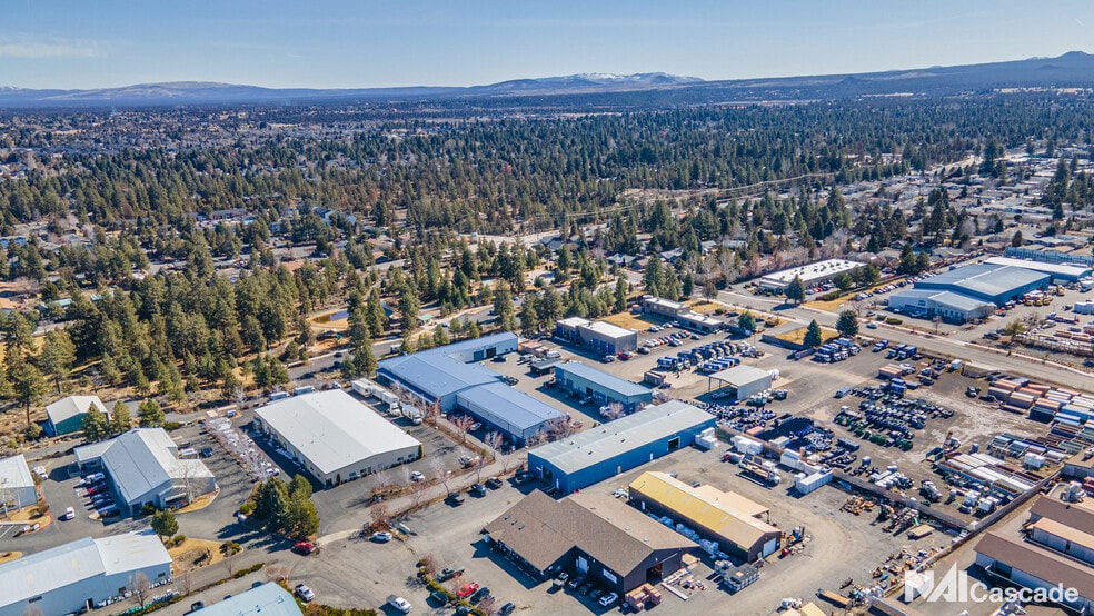 More Photos Of 1305-1309 SE Armour Rd, Bend Warehouse For Lease
