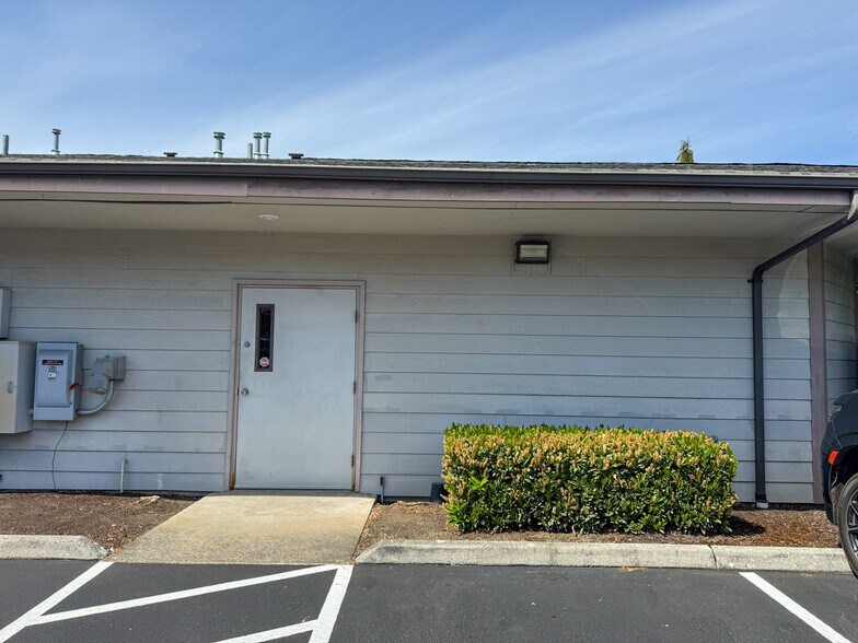 More Photos Of 910 S Scheuber Rd, Centralia Medical For Lease