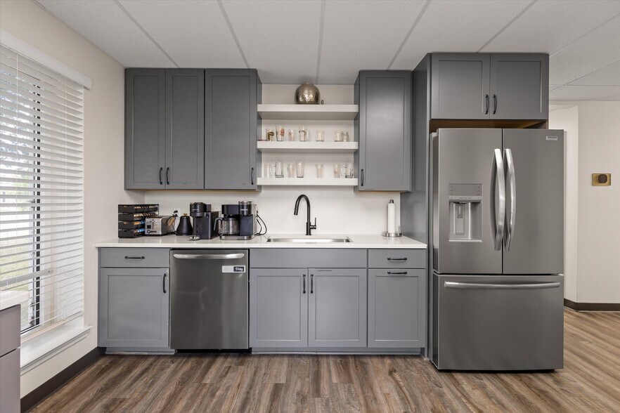 More Photos Of 3200 N Hawthorne St, Chattanooga Flex For Sale
