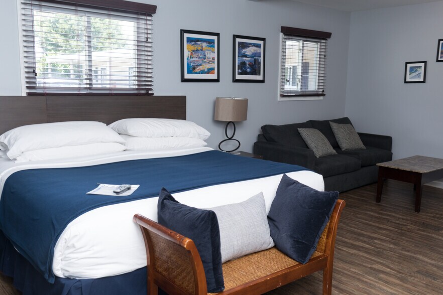 More Photos Of 1399 Main Road, Riverhead Hotel For Sale