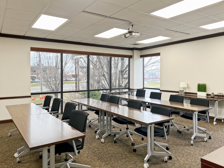 More Photos Of 4509 N Brady St, Davenport Coworking Space