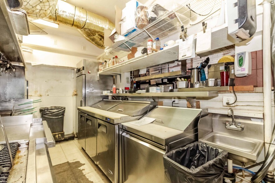 More Photos Of 536 4th St, Bremerton Storefront For Sale