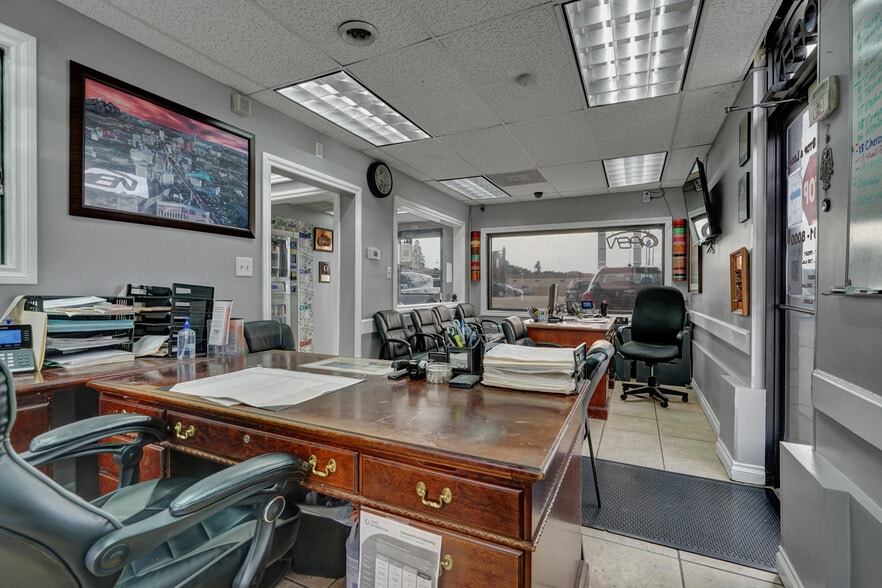 More Photos Of 8146 E 8 Mile Rd, Detroit Auto Dealership For Lease