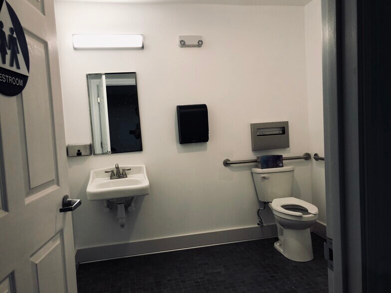 More Photos Of 1884-1886 Market St, San Francisco Storefront Retail Office For Sale