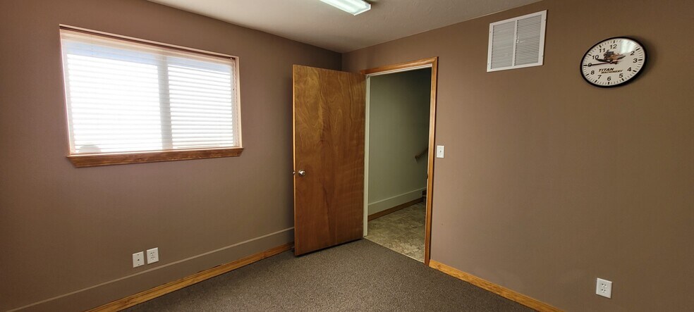 More Photos Of 3101 Vaughn Rd, Great Falls Flex For Sale