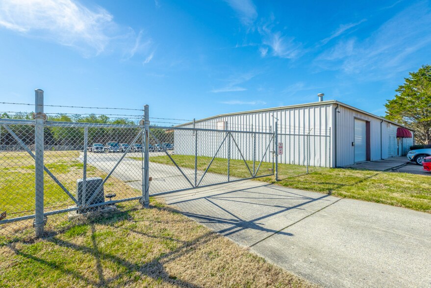 More Photos Of 218 Industrial Park Dr, Soddy Daisy Light Distribution For Sale