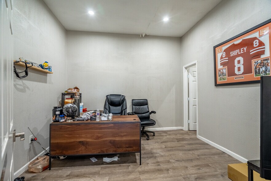 More Photos Of 1004 W Main St, Crowley Auto Repair For Sale
