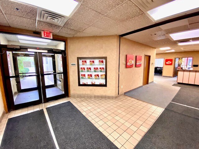 More Photos Of 607 Phillips St, Fulton Warehouse For Sale