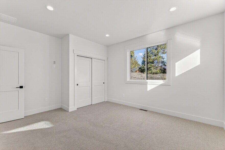 More Photos Of 101, 103, 105 Bighorn Court, Mccall Specialty For Sale