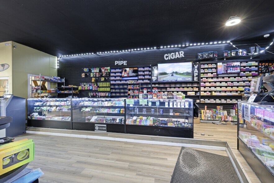 More Photos Of 4413 Glenway Ave, Cincinnati Storefront For Sale