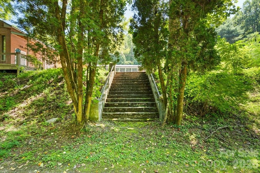 More Photos Of 504 Mountain View School Rd, Robbinsville Hotel For Sale