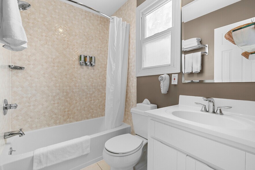 More Photos Of 53 W Tiana Rd, Hampton Bays Hotel For Sale