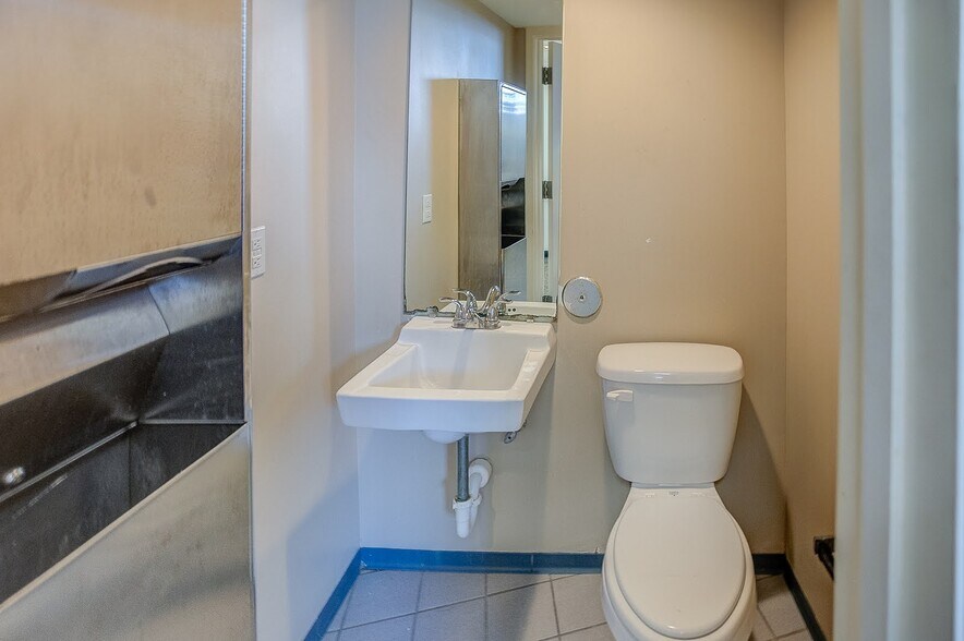 More Photos Of 8400 N Broadway, Saint Louis Religious Facility For Sale