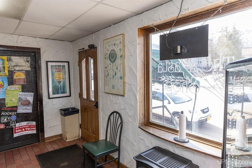 More Photos Of 824 N 3rd St, Marquette Specialty For Sale