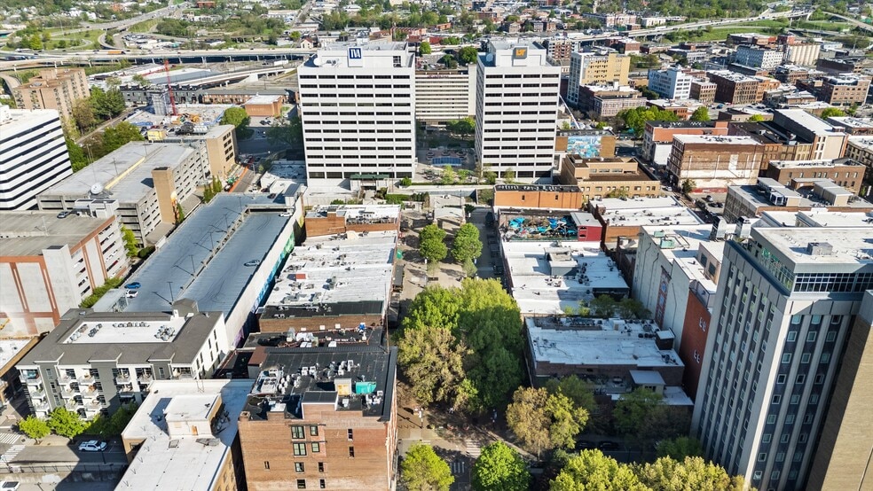 More Photos Of 16-20 Market Sq, Knoxville Apartments For Sale