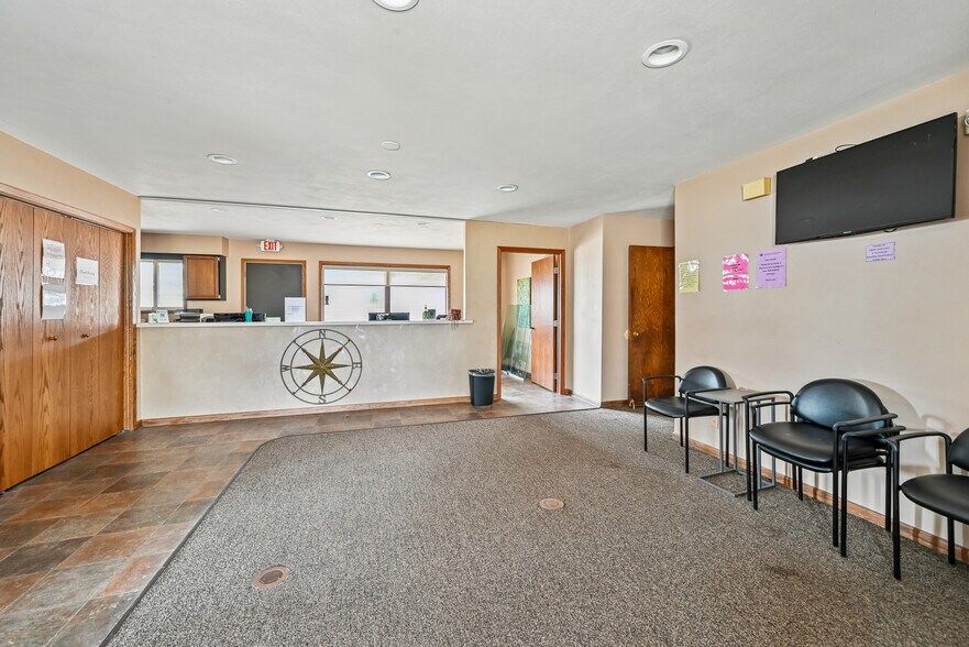 More Photos Of 1310 Solar Dr, Waterloo Office For Sale