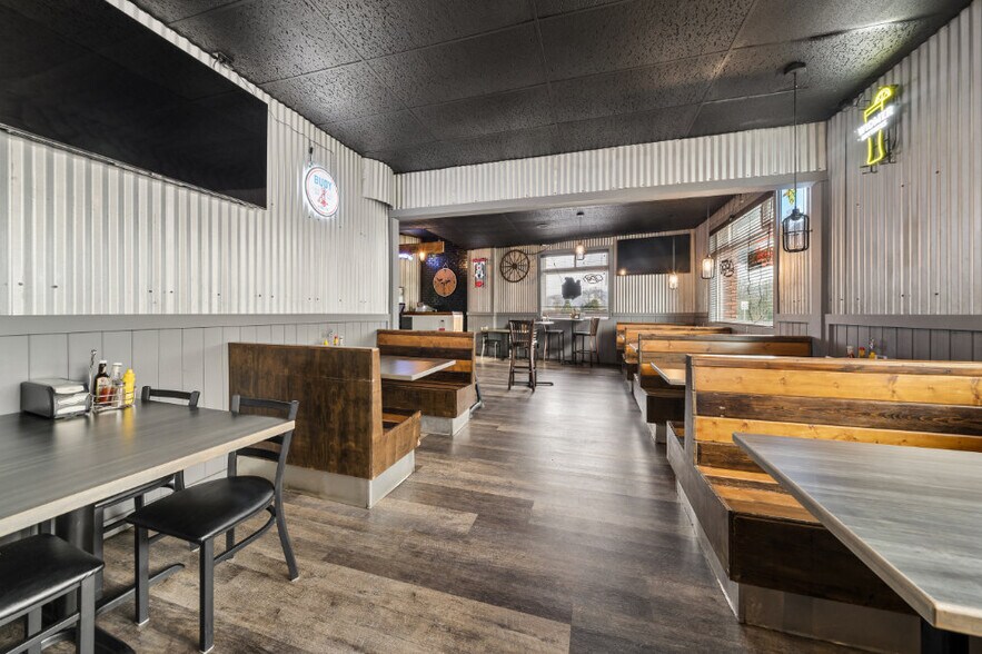 More Photos Of 2015 1st St, Tillamook General Retail For Sale