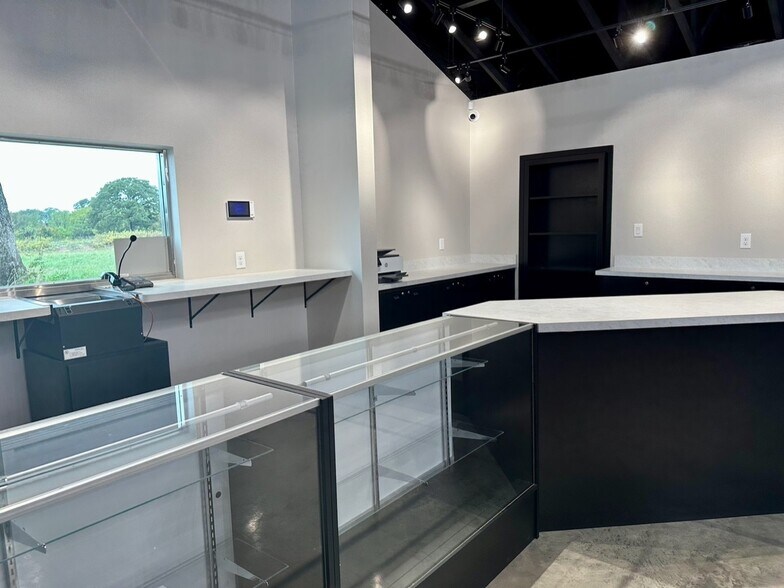 More Photos Of 11106 Rogers Rd, Thackerville Office For Lease