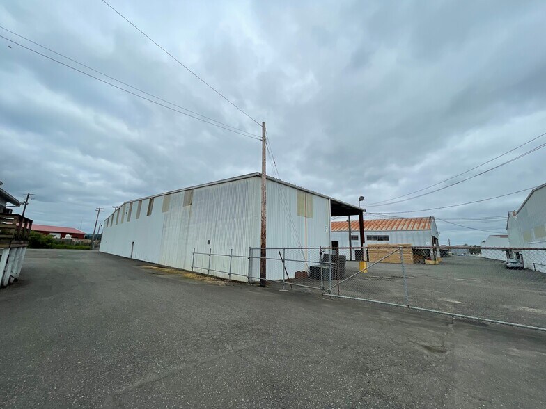 More Photos Of 1595 N National Ave, Chehalis Distribution For Lease