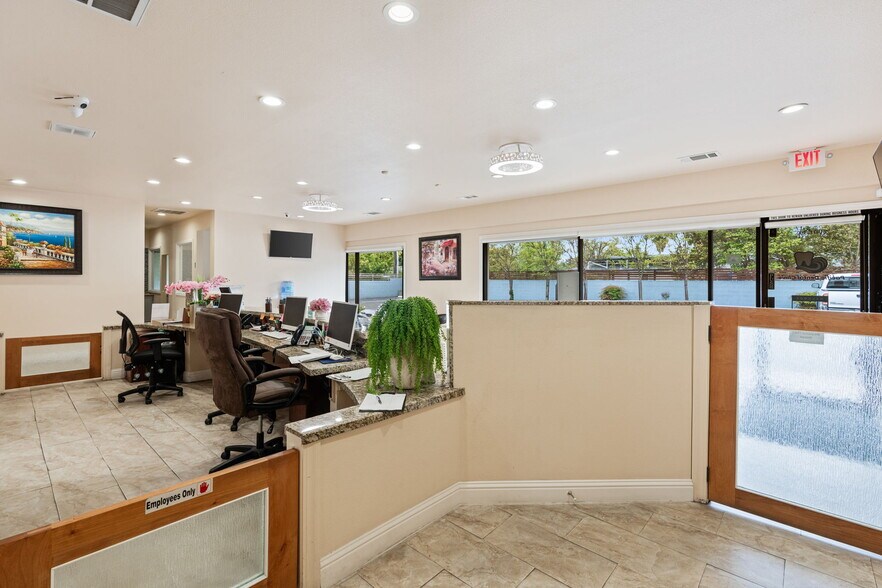 More Photos Of 1665 W Shaw Ave, Fresno Medical For Sale