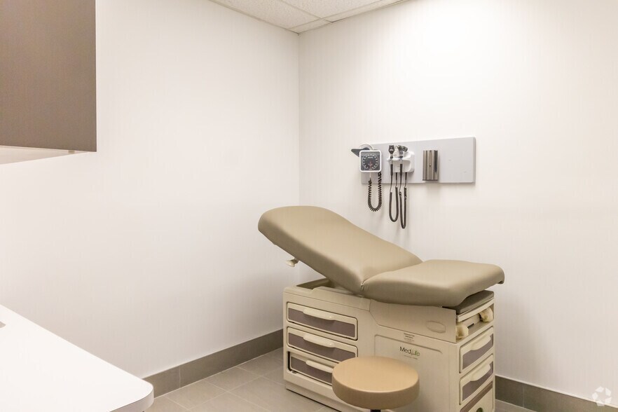 More Photos Of 8333 Weston Rd, Vaughan Medical For Lease