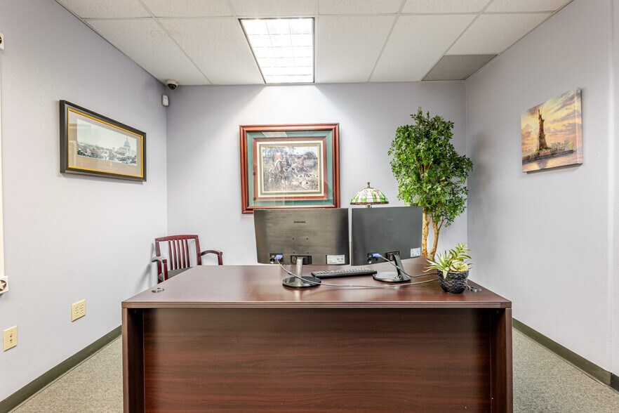 More Photos Of 5316 Woodway Dr, Fort Worth Office For Lease