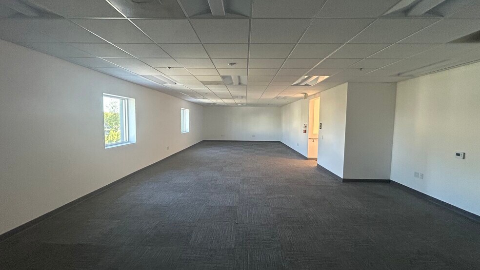 More Photos Of 34 Thomas, Irvine Research And Development For Lease