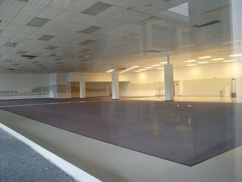 More Photos Of 7500-7558 Annapolis Rd, Lanham Unknown For Lease