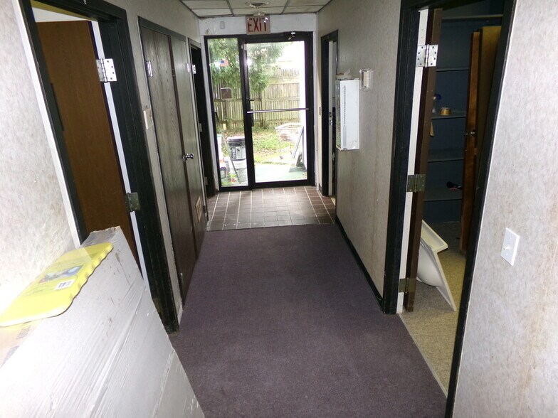 More Photos Of 4021 W Michigan Ave, Lansing Office For Sale