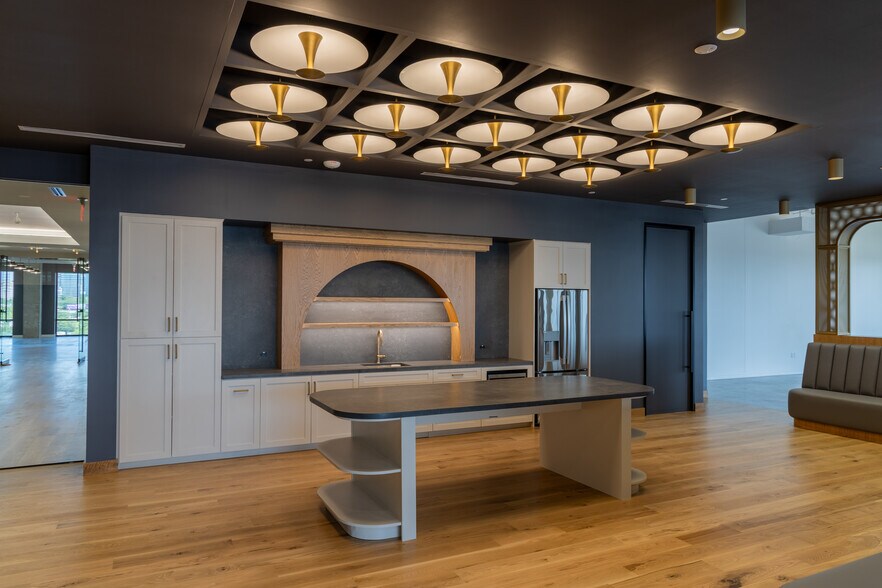 More Photos Of 1333 Oak Lawn Ave, Dallas Office For Lease