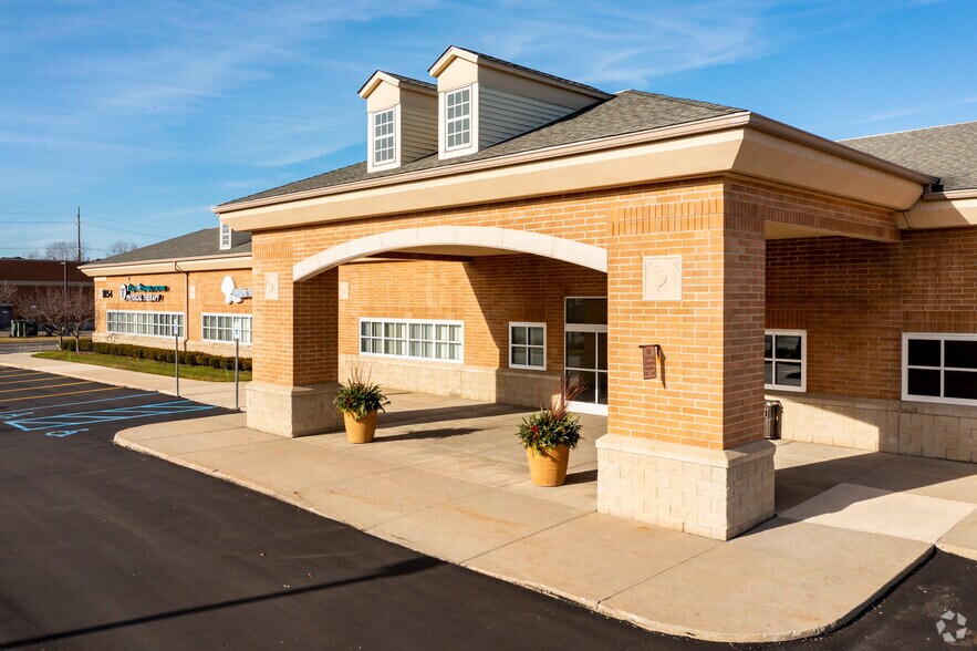 More Photos Of 1886 W Auburn Rd, Rochester Hills Unknown For Lease